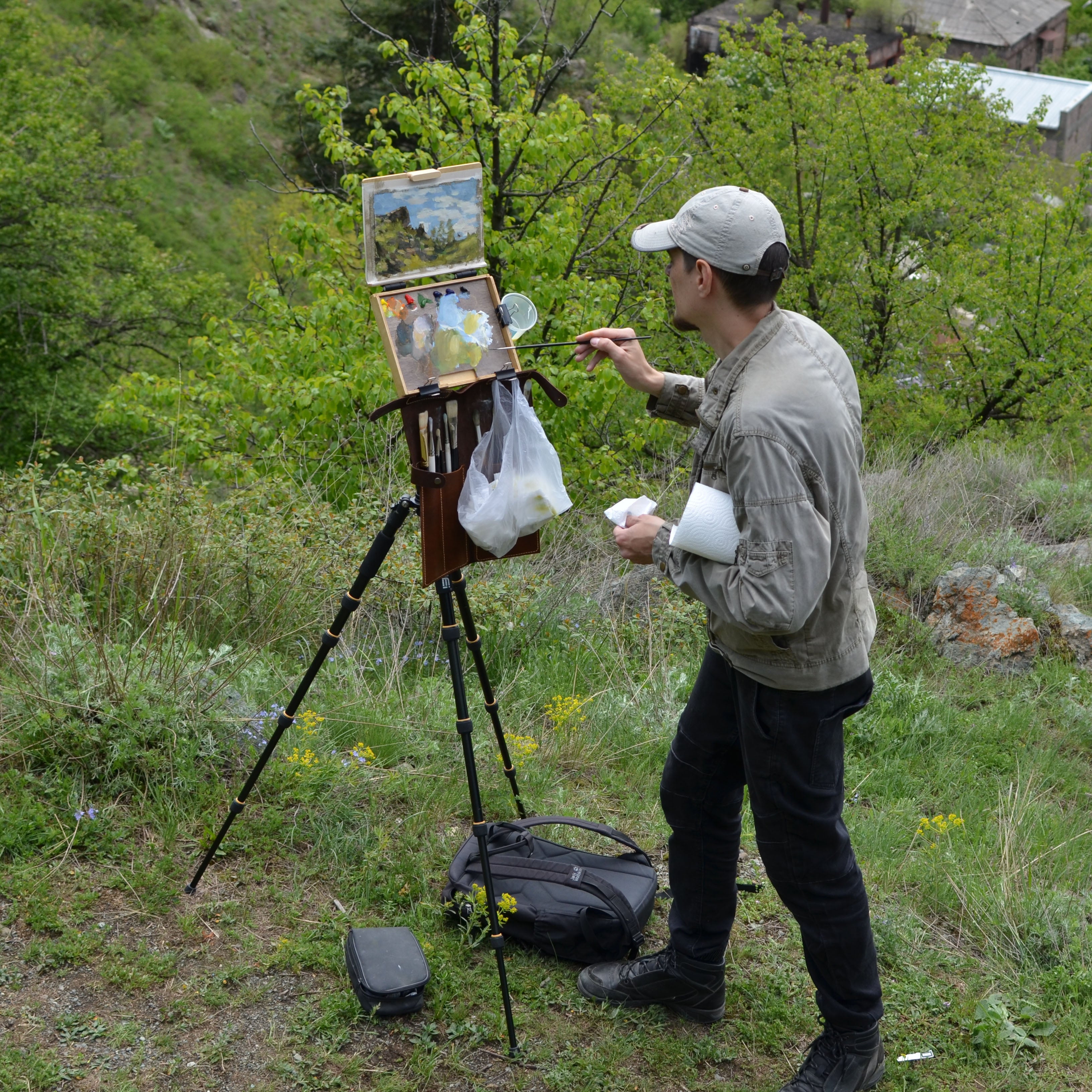 How to choose a tripod for your pochade box