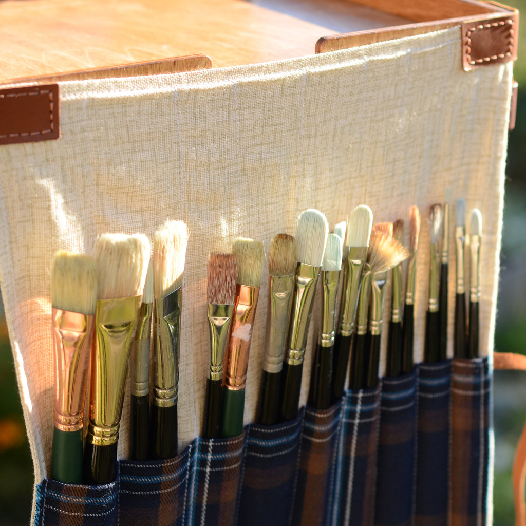 Cotton brush roll for hanging on a pochade box