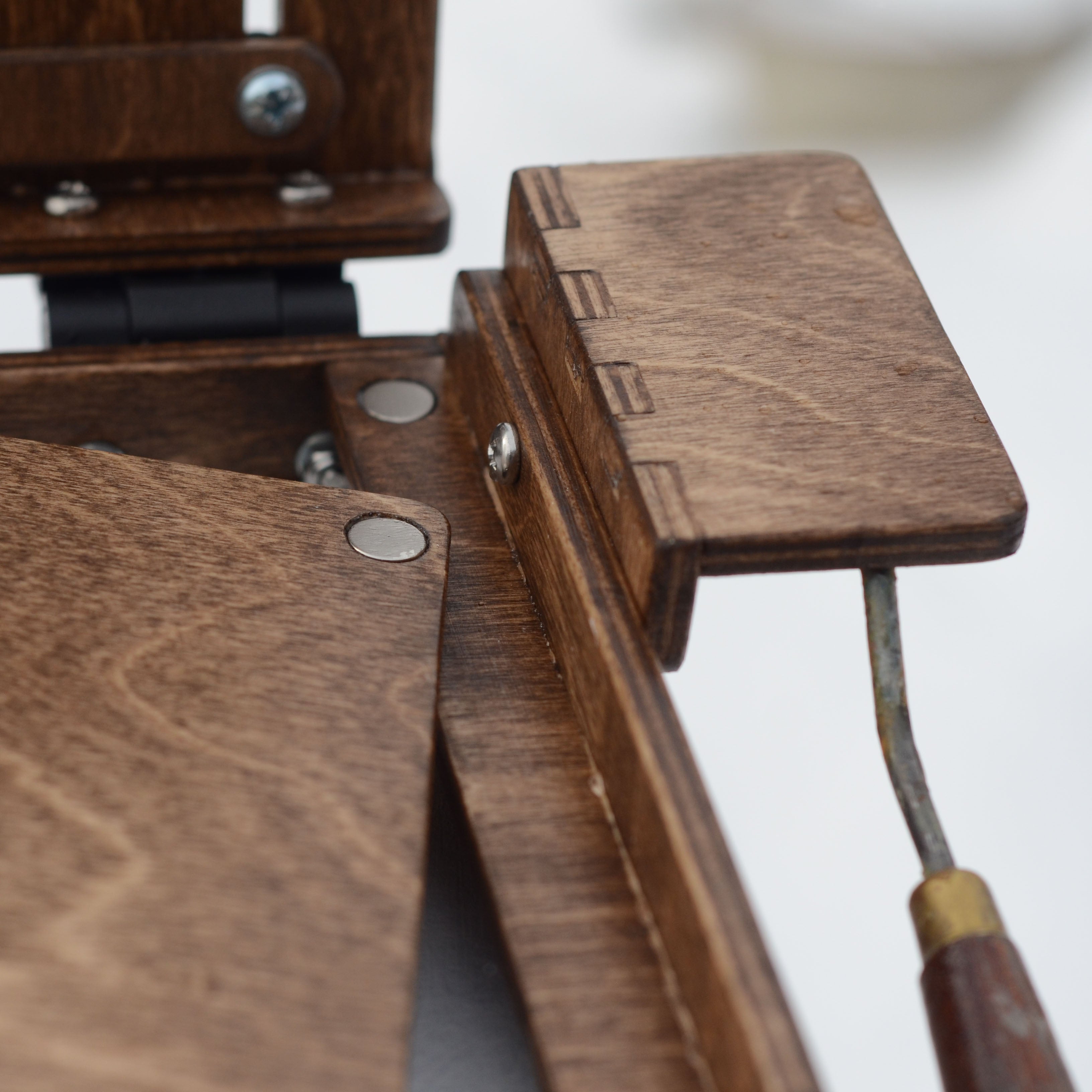 Dipper holder with magnets