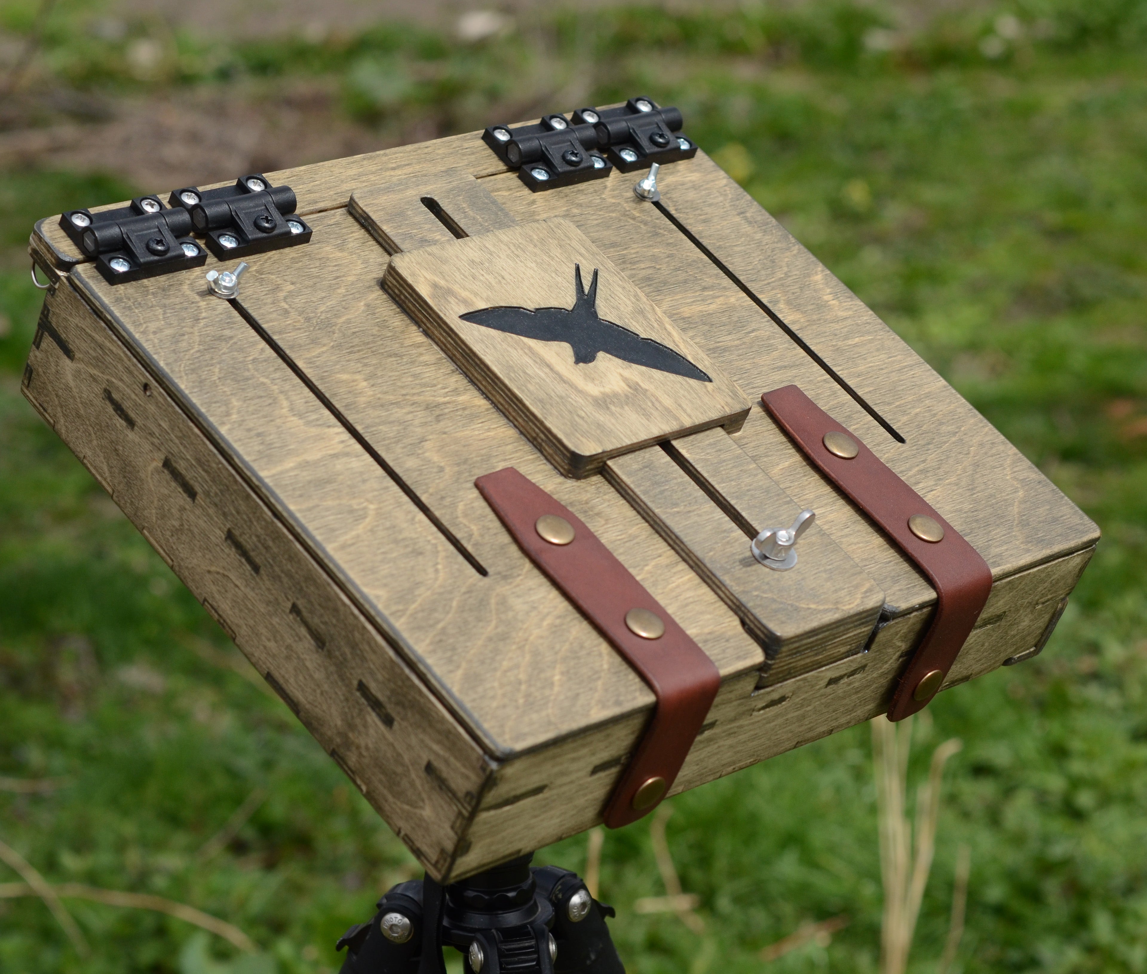 Martlet 10×12 pochade box - side wet panel carrier (made to order)