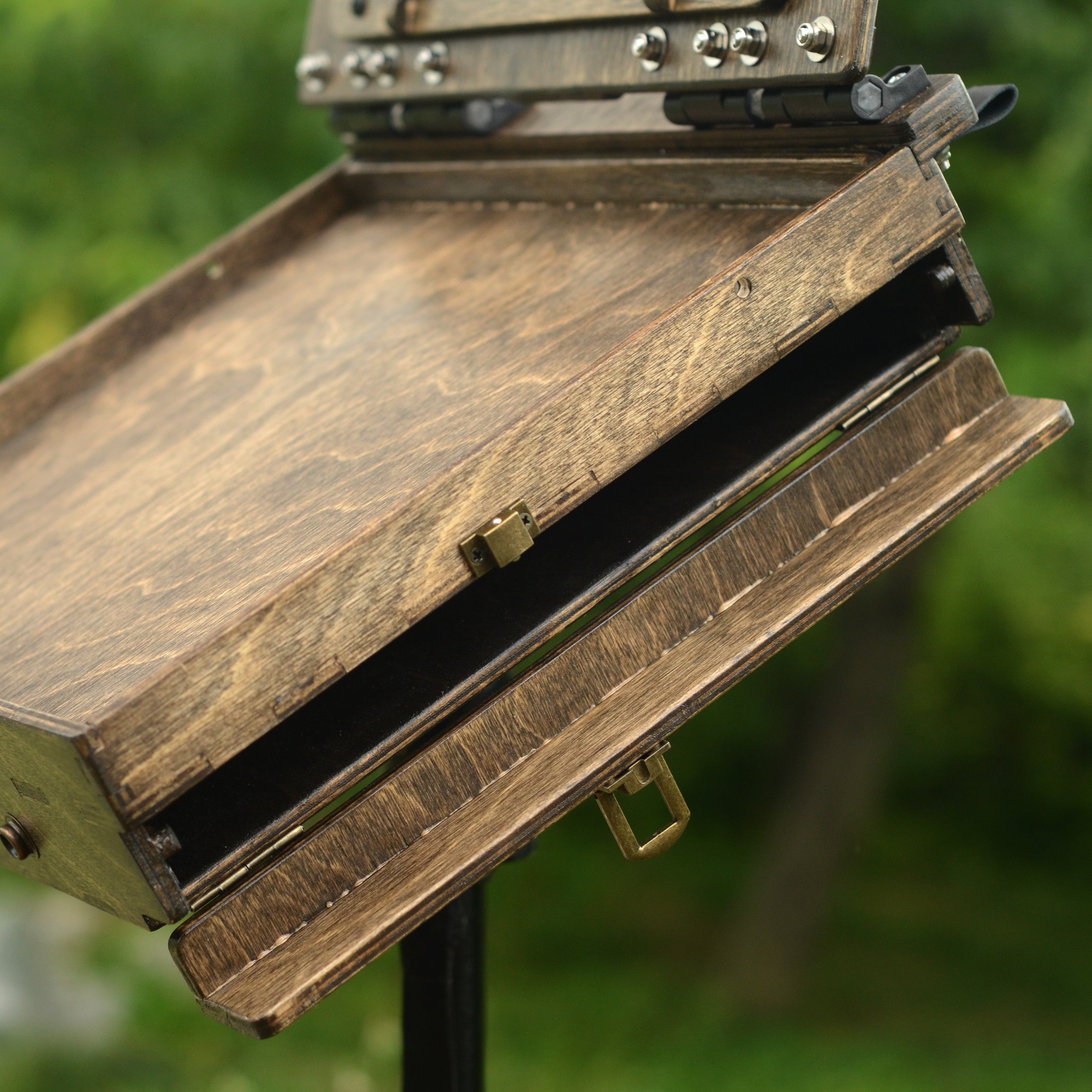 Martlet 10×12 pochade box - side wet panel carrier (black wood)