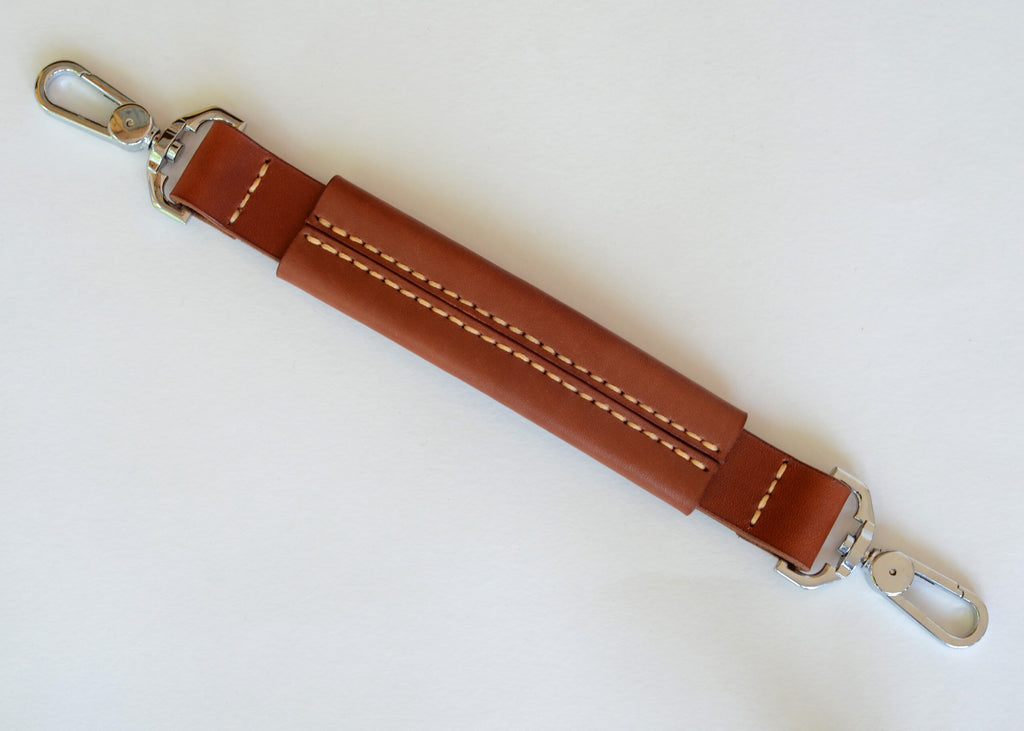 Leather handle for a pochade box