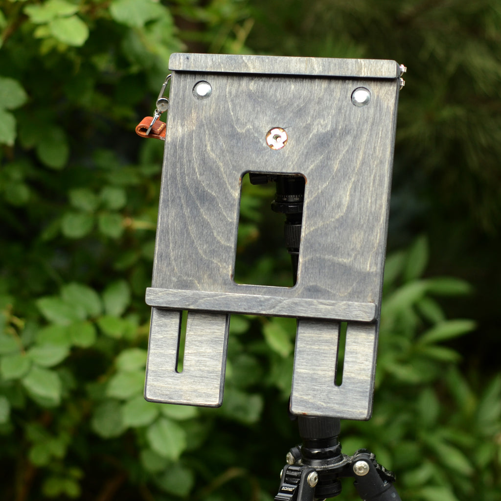 Tripod easel and wet panel carrier