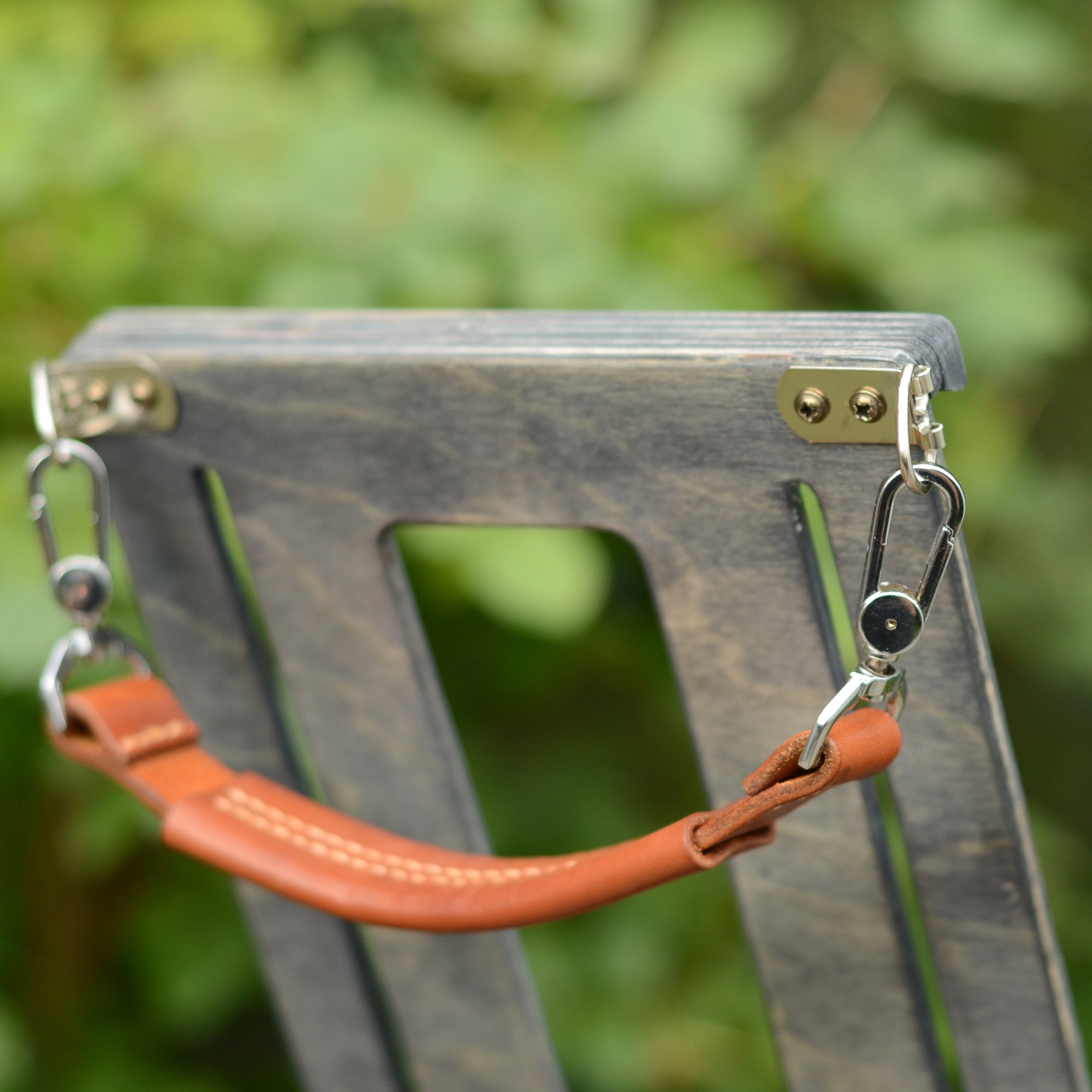Tripod easel and wet panel carrier