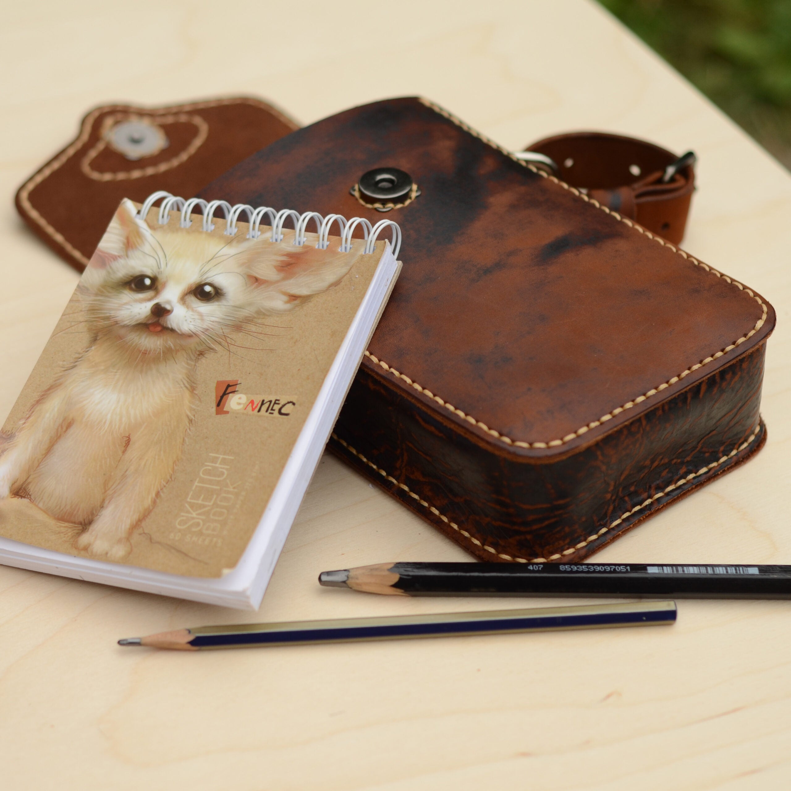 Belt bag for a sketchbook