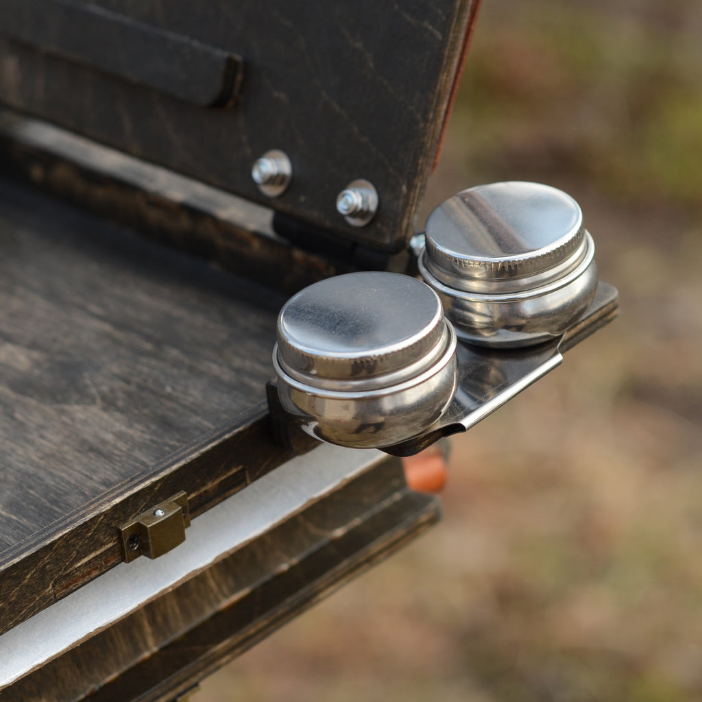 Dipper holder with magnets