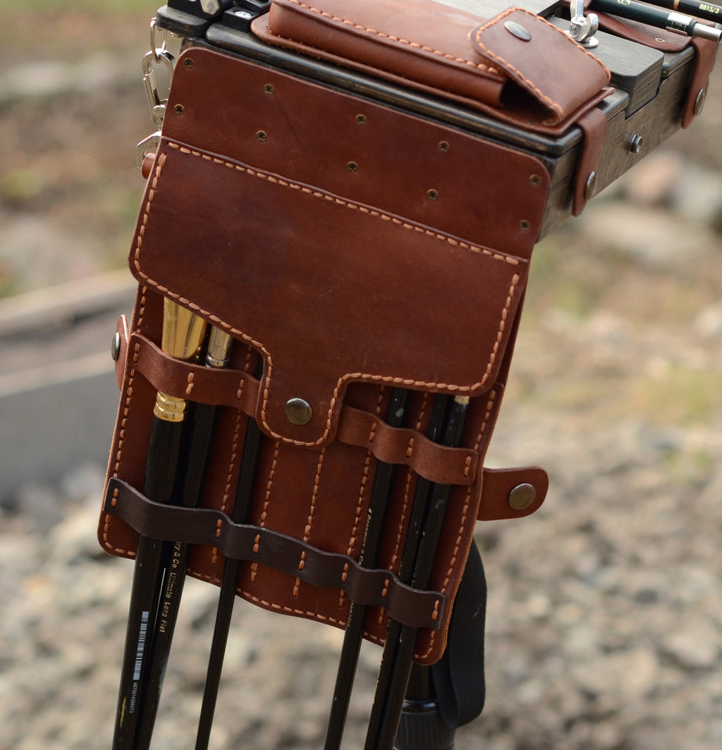 Screw-mounted side brush case
