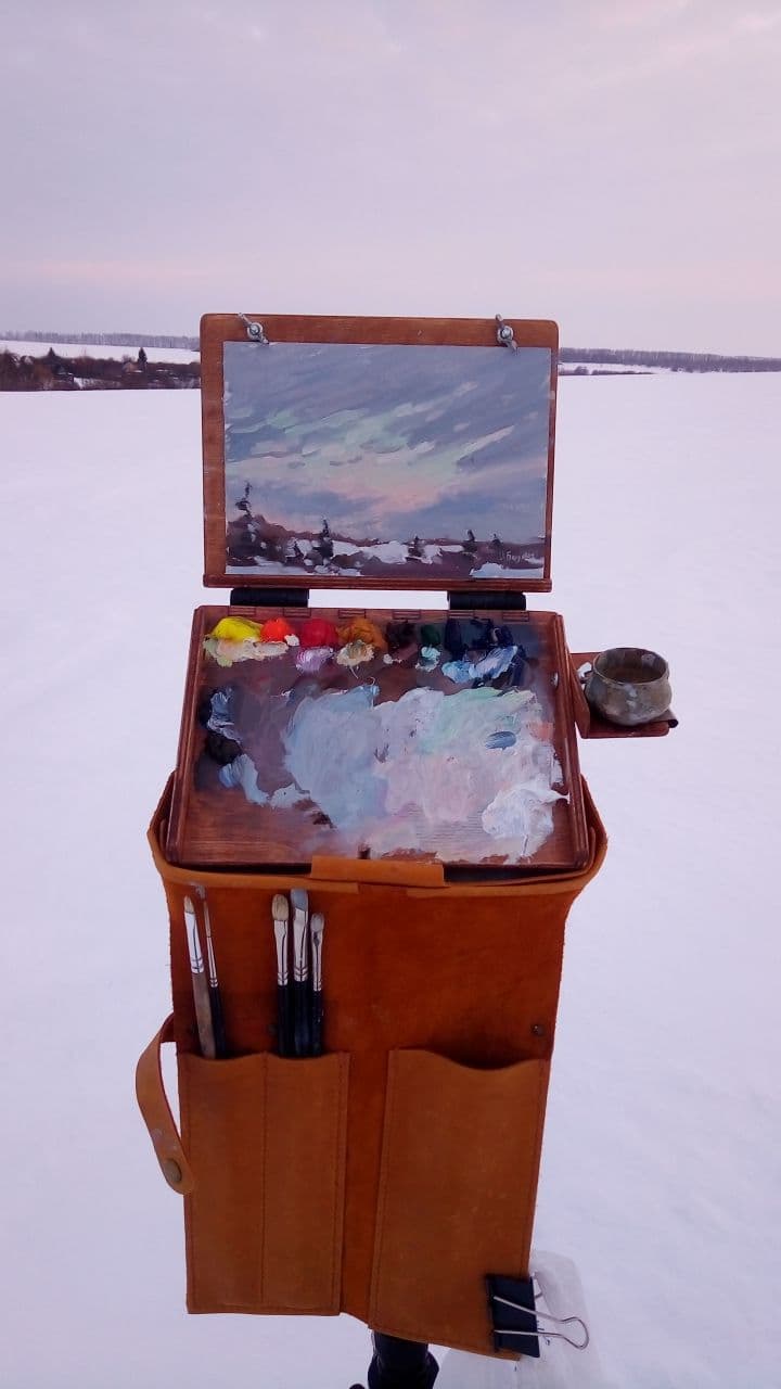 Brush case for hanging on a pochade box