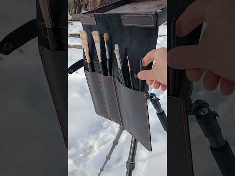 Brush case for hanging on a pochade box