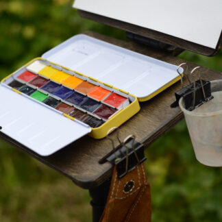 Easels for metal watercolor sets