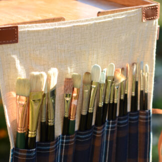 Cotton brush roll for hanging on a pochade box