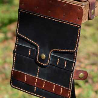 Side brush case for a pochade box (screw mounted)